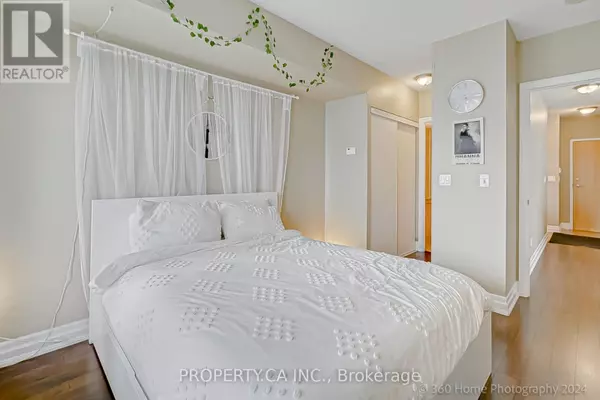 Toronto (annex), ON M5R1M2,8 Scollard ST #702