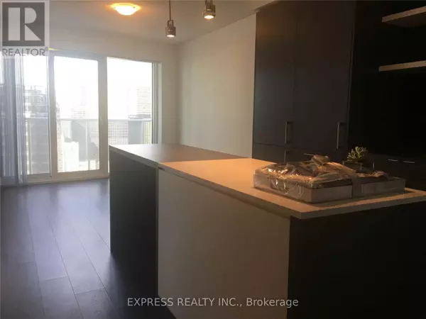 Toronto (waterfront Communities), ON M5J0B5,100 Harbour ST #4103
