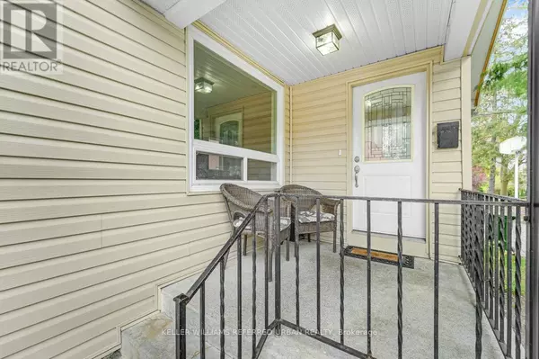 Toronto (lansing-westgate), ON M2N1V5,116 BURNETT AVENUE