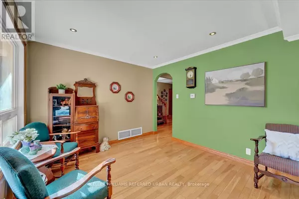 Toronto (lansing-westgate), ON M2N1V5,116 BURNETT AVENUE