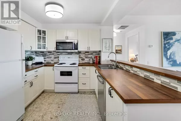 Toronto (englemount-lawrence), ON M6A3E5,8 Covington RD #1412