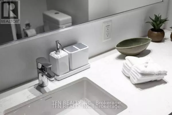 Toronto (annex), ON M5R0B4,155 Yorkville AVE #2910