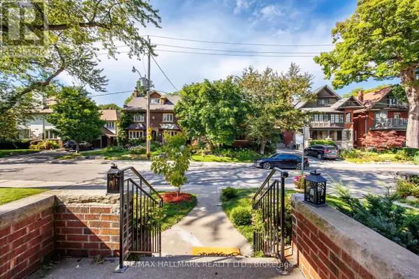 Toronto (casa Loma), ON M5R1Y2,33 AUSTIN TERRACE