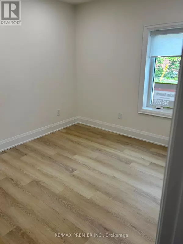 Toronto (humewood-cedarvale), ON M6C1A7,144 WYCHWOOD AVENUE