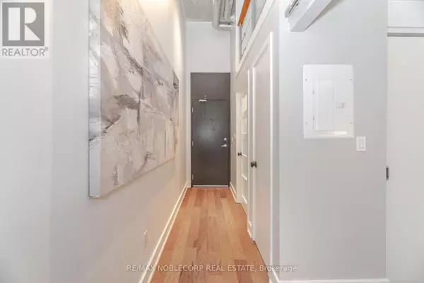 Toronto (niagara), ON M5V3J6,637 West Lake Shore BLVD #228