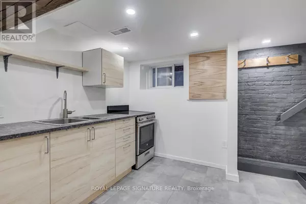 Toronto (oakwood Village), ON M6E3C2,125 Glenholme AVE #(Lower)