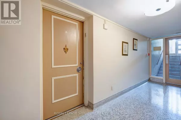 Toronto (mount Pleasant East), ON M4P2N5,8 Corinth GDNS #3