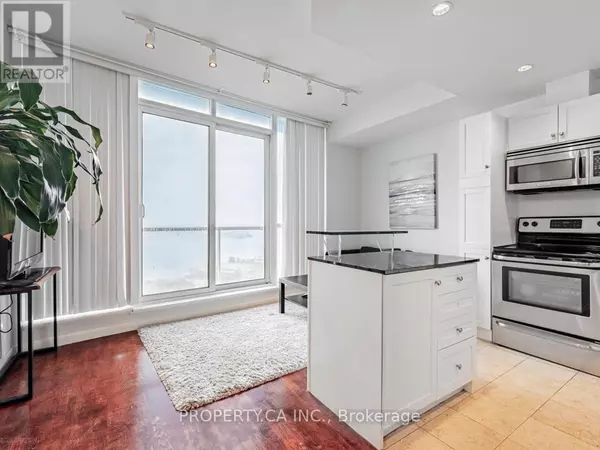 Toronto (waterfront Communities), ON M5J2Y6,218 Queens Quay West #2109