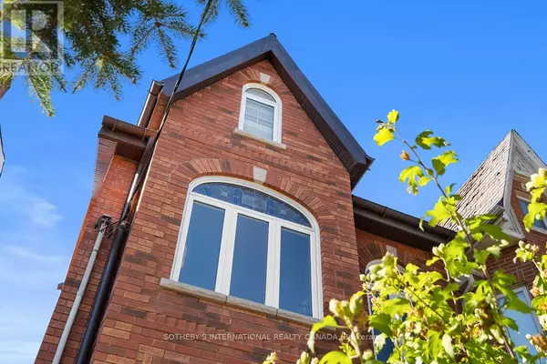 Toronto (dufferin Grove), ON M6H3S3,114 MARGUERETTA STREET