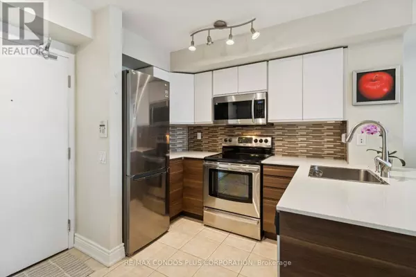 Toronto (willowdale East), ON M2N7A9,30 Harrison Garden BLVD #708