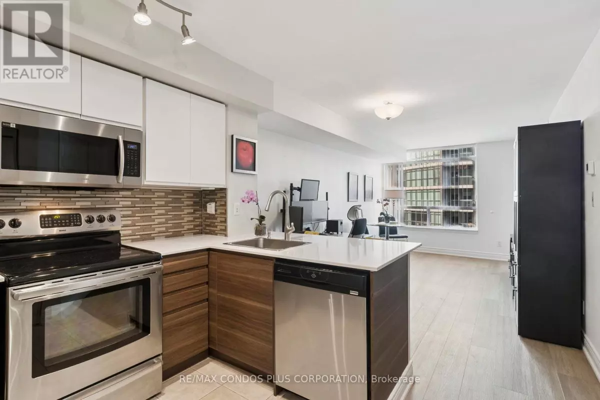 Toronto (willowdale East), ON M2N7A9,30 Harrison Garden BLVD #708