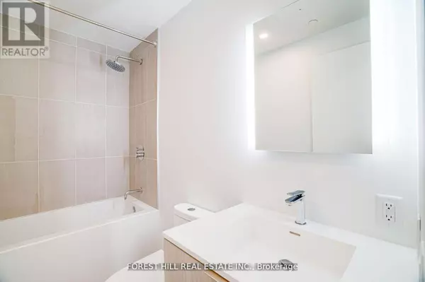 Toronto (oakwood Village), ON M6C0A5,185 Alberta AVE #209