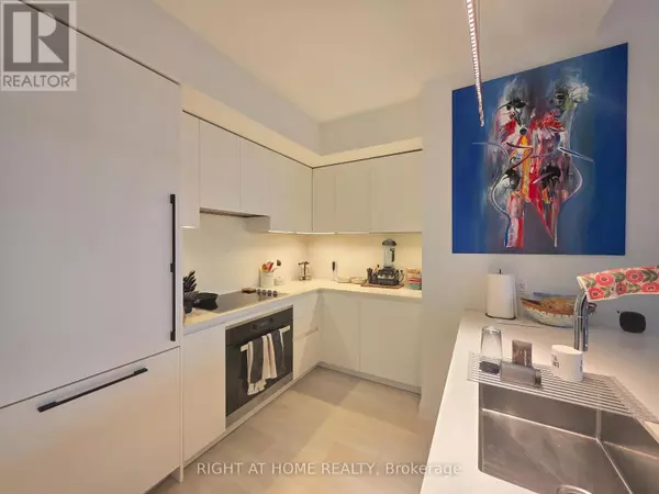 Toronto (leaside), ON M4G2L2,33 Frederick Todd WAY North #703