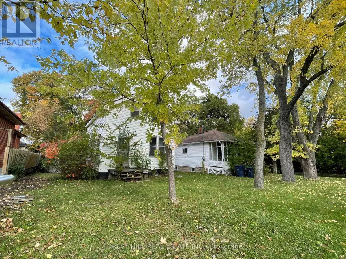 Toronto (newtonbrook East), ON M2M1Y8,192+194 PEMBERTON AVENUE