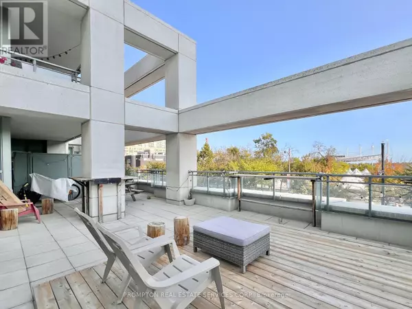 Toronto (waterfront Communities), ON M5J2Y7,230 Queens Quay West #226