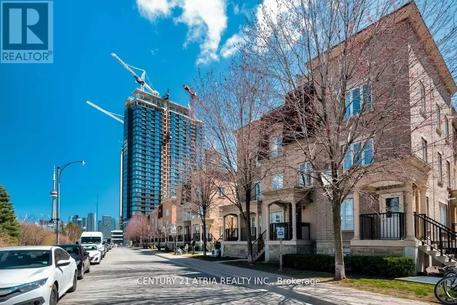 42 Western Battery RD #714, Toronto (niagara), ON M6K3P1