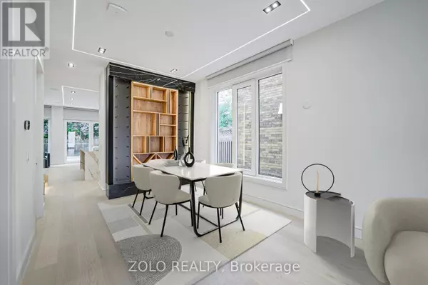 Toronto (humewood-cedarvale), ON M6C1Z1,151 DEWBOURNE AVENUE