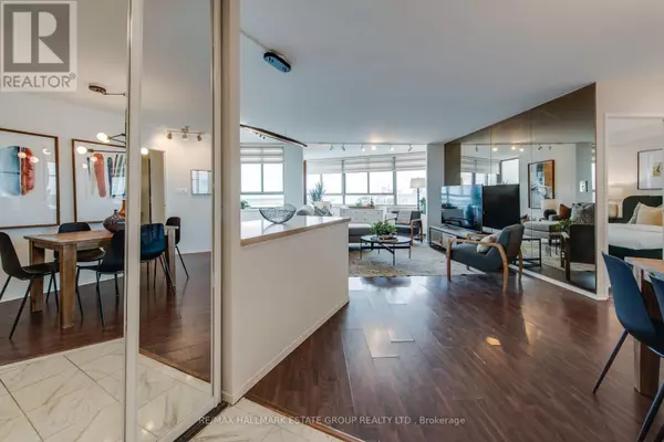 Toronto (waterfront Communities), ON M5J2N4,270 Queens Quay West #1102