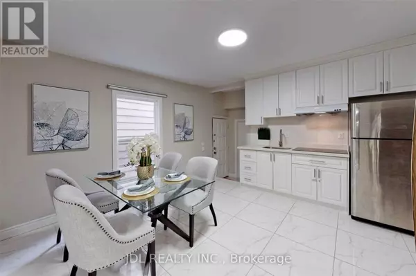 Toronto (kensington-chinatown), ON M5T1W5,216 MC CAUL STREET