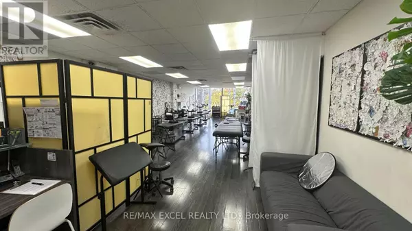 Toronto (niagara), ON M6J1E6,UPPER FRONT UNIT - 685 QUEEN STREET W