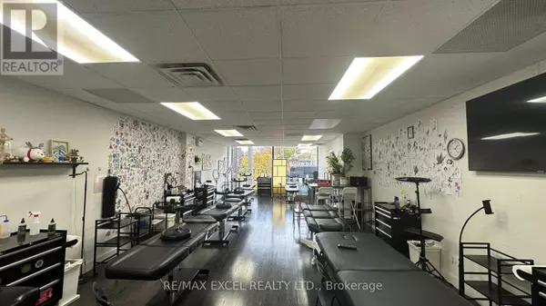 Toronto (niagara), ON M6J1E6,UPPER FRONT UNIT - 685 QUEEN STREET W