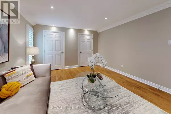 Toronto (westminster-branson), ON M2R3R9,88 MILLERSGROVE DRIVE