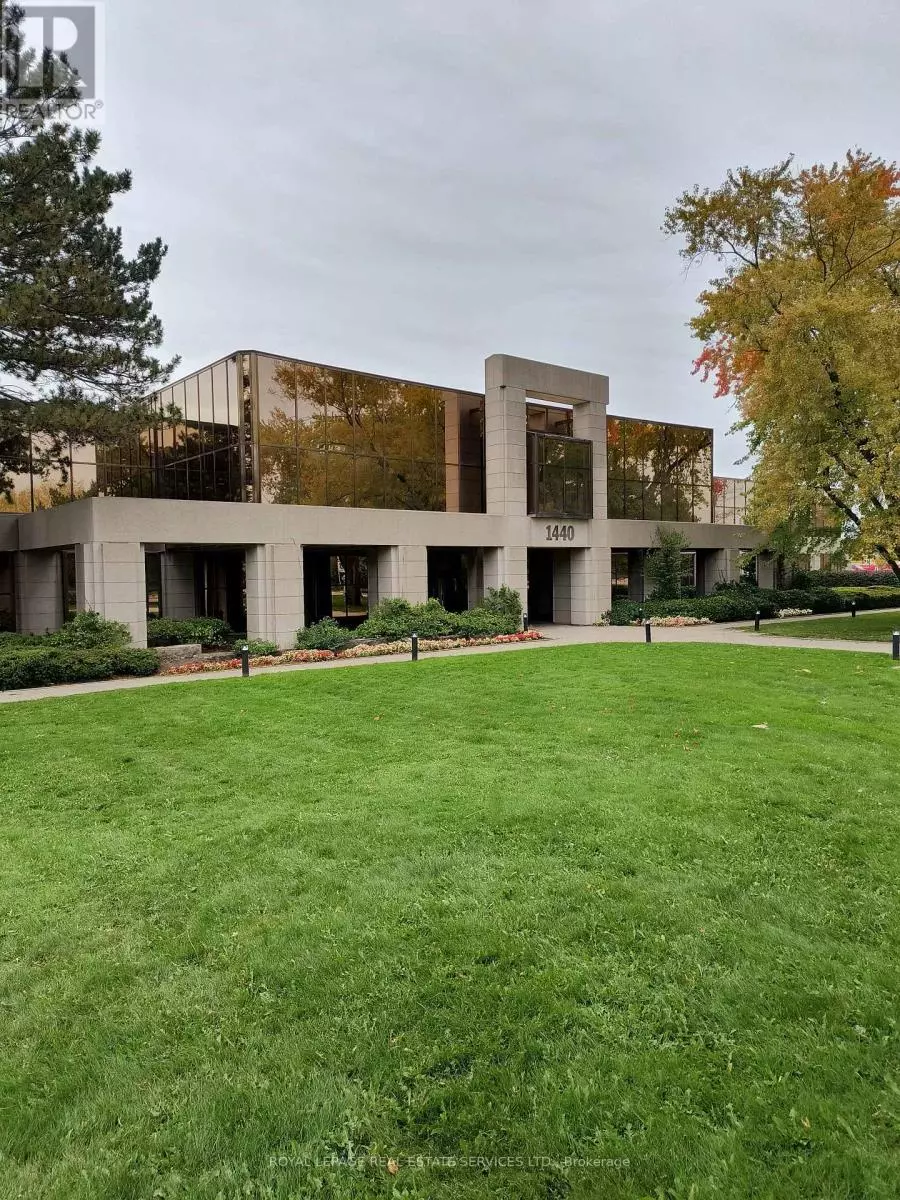 Toronto (banbury-don Mills), ON M3B3M1,1440 Don Mills RD #100