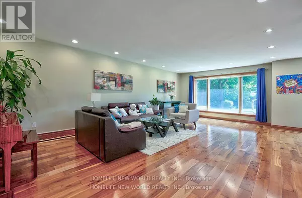 Toronto (st. Andrew-windfields), ON M2L1W5,7 SULGRAVE CRESCENT