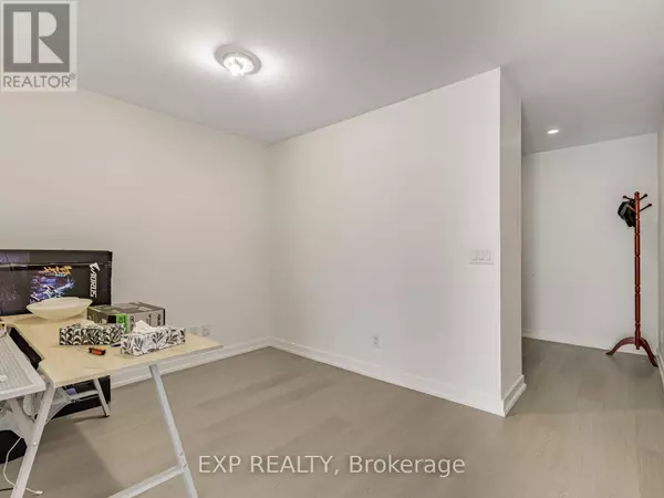 Toronto (regent Park), ON M5A0C2,55 Regent Park BLVD #319