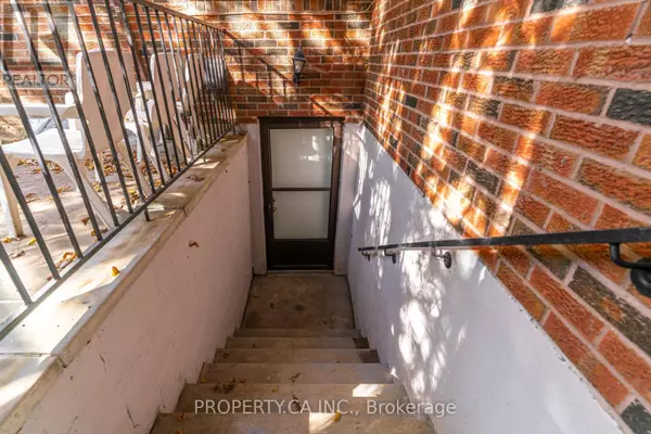 Toronto (bayview Woods-steeles), ON M2K2N9,16 Fleming DR #BSMT