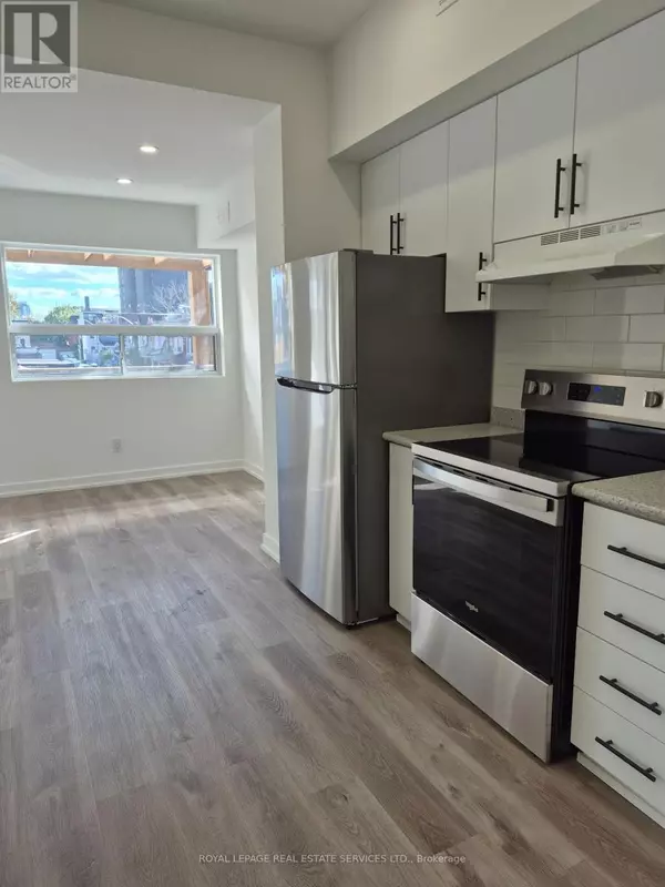 Toronto (little Portugal), ON M6H1B2,1073 College ST #2nd Flr