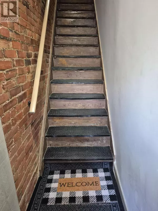 Toronto (little Portugal), ON M6H1B2,1073 College ST #2nd Flr