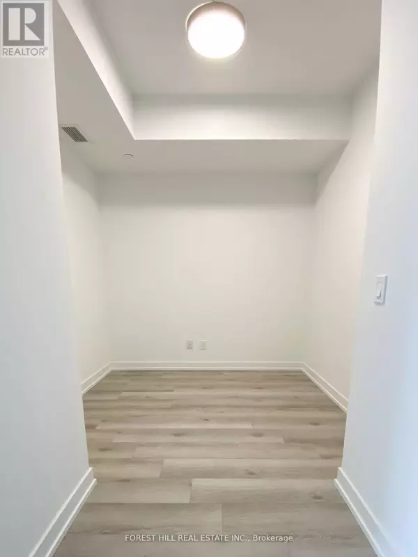 Toronto (humewood-cedarvale), ON M5P0A7,2000 Bathurst ST #409