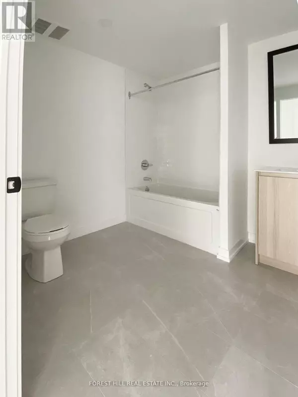 Toronto (humewood-cedarvale), ON M5P0A7,2000 Bathurst ST #409