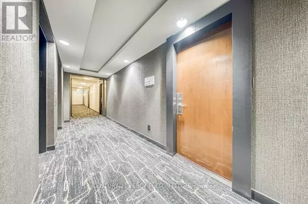 Toronto (niagara), ON M6K3S1,80 Western Battery RD #411