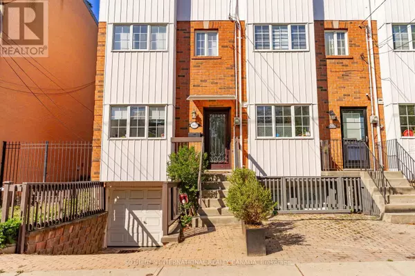 Toronto (moss Park), ON M5A1Z5,58A POULETT STREET