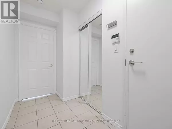 Toronto (banbury-don Mills), ON M3C4J1,120 Dallimore CIR #307