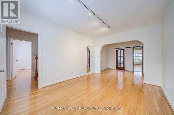 Toronto (willowdale West), ON M2R1G4,292 HORSHAM AVENUE