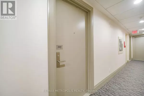 Toronto (henry Farm), ON M2J0B4,275 Yorkland RD #2301