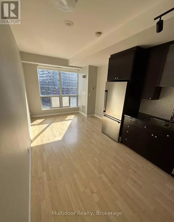 Toronto (niagara), ON M6K0A1,1 Shaw ST South #817