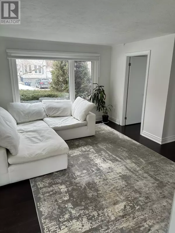 Toronto (lansing-westgate), ON M2N1R1,9 ROYCREST AVENUE