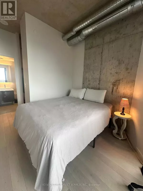 Toronto (moss Park), ON M5A0N7,21 Lawren Harris SQ #912