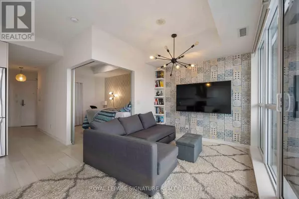 Toronto (niagara), ON M6K3P8,51 East Liberty ST #2215