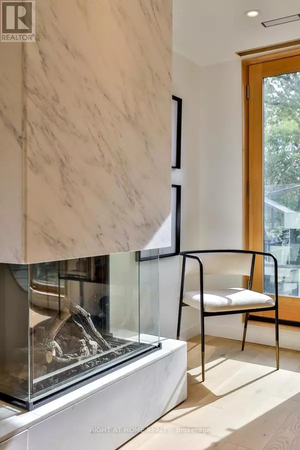 Toronto (university), ON M5S2M4,225 Brunswick AVE #PH 7