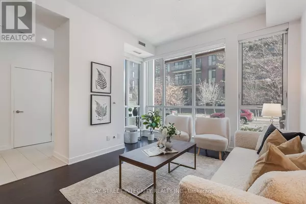 Toronto (regent Park), ON M5A0C2,55 Regent Park BLVD #107