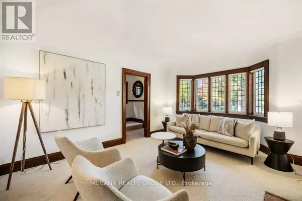 Toronto (leaside), ON M4G3G6,17 DONEGALL DRIVE