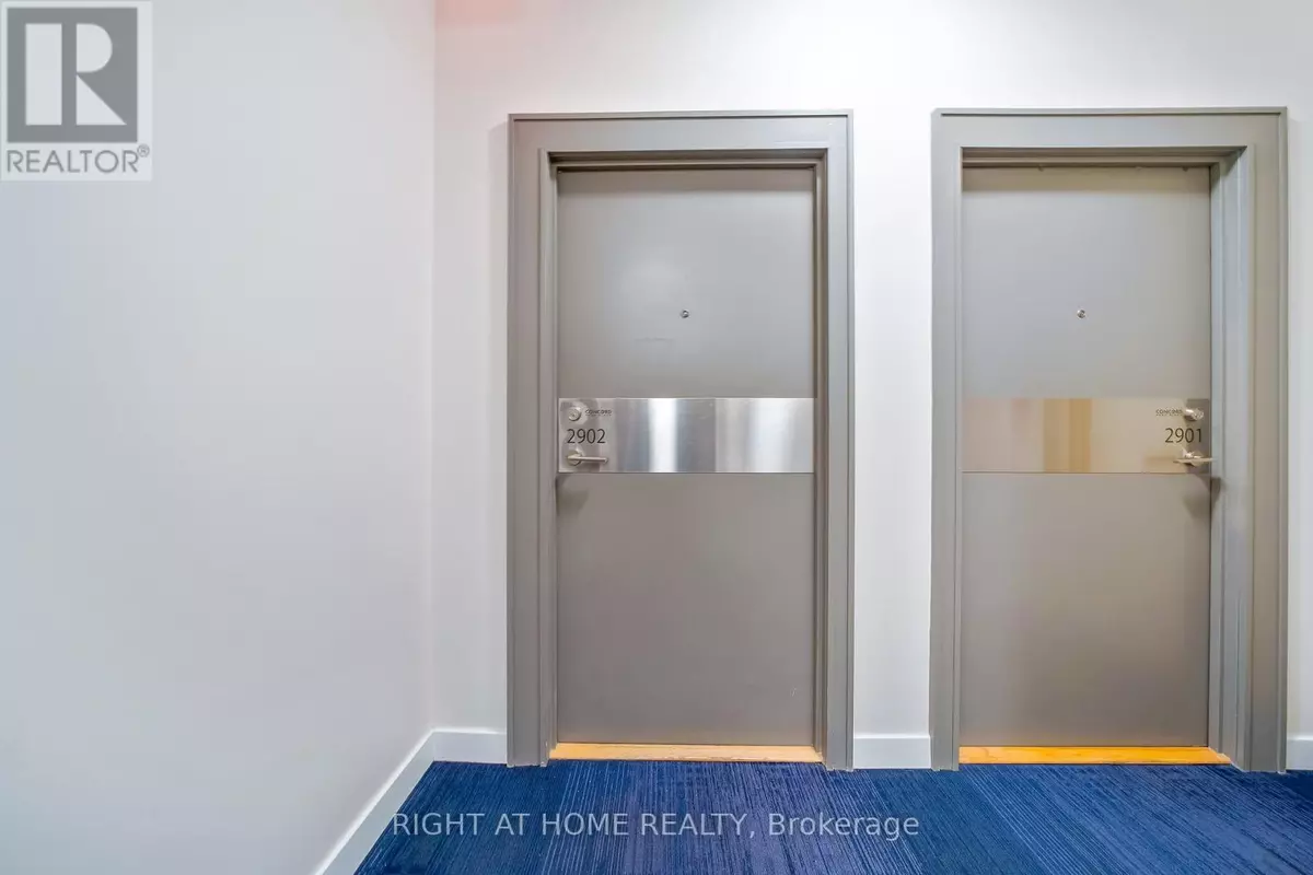 Toronto (bayview Village), ON M2K0B4,33 Singer CT #2902