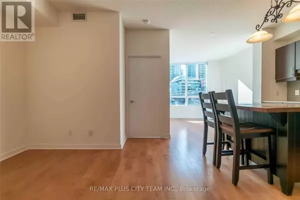 Toronto (waterfront Communities), ON M5J2Z6,18 Harbour ST #307