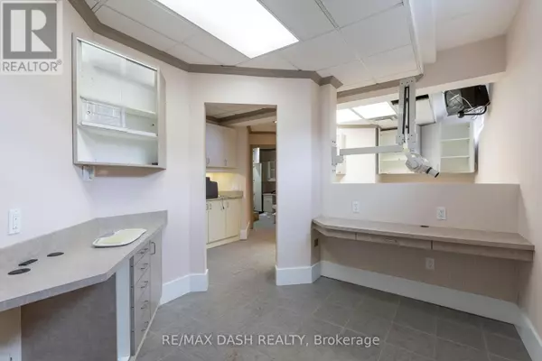 Toronto (newtonbrook East), ON M2M2V1,8 ABITIBI AVENUE