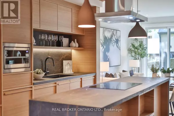 Toronto (palmerston-little Italy), ON M6G3R4,444 ROXTON ROAD